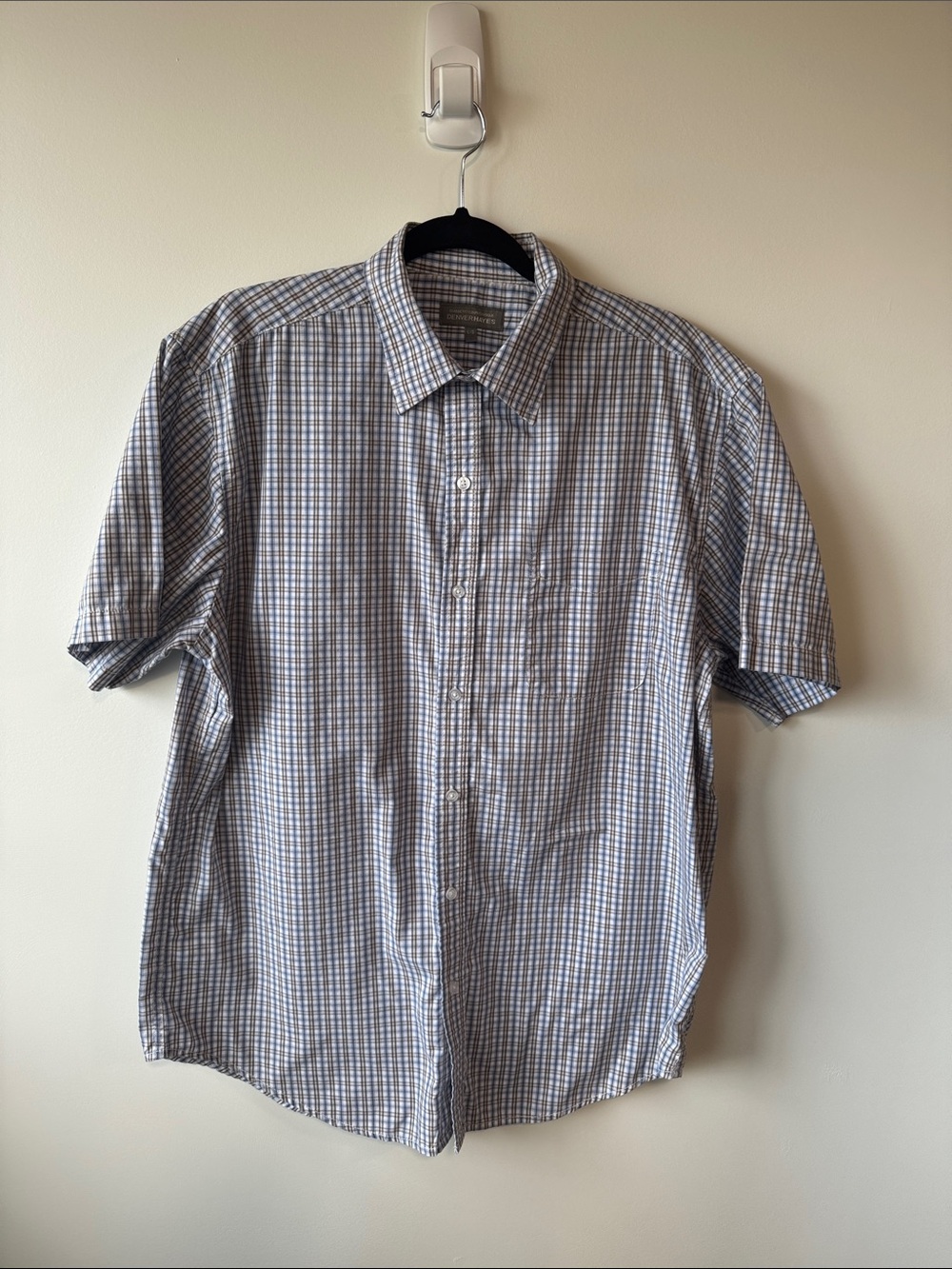 Denver Hayes Short-Sleeve Button-Down Shirt in Blue and Gray Plaid